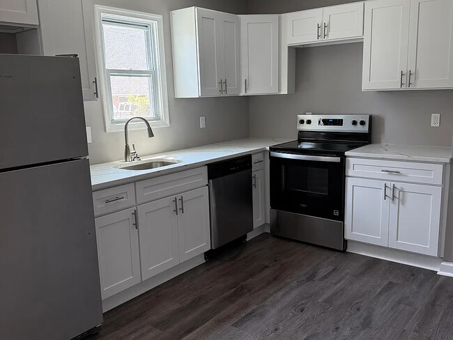 Building Photo - 211 Sollers Point Rd