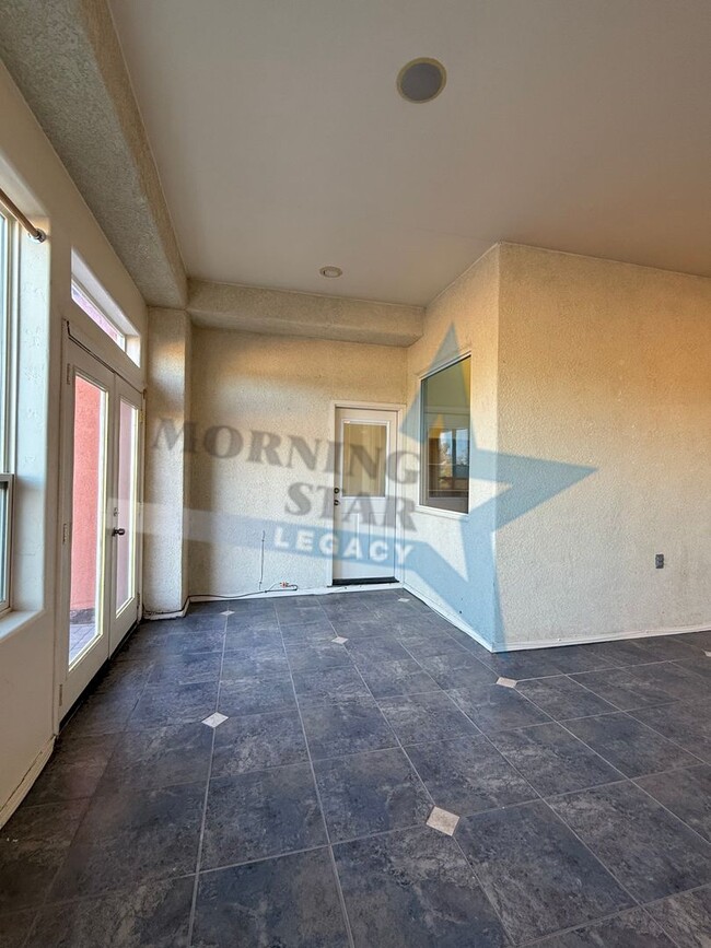 Building Photo - 4 bedroom, 4 bath house - Must see landscaping!