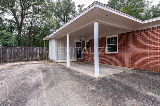 Building Photo - Desirable 3 Bed 1 Bath Ranch Style Home in Parkview Estates