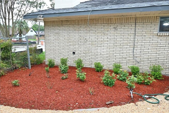 Building Photo - 202 Coronation Dr