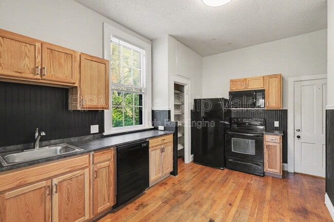 Building Photo - 2220 Salvador St