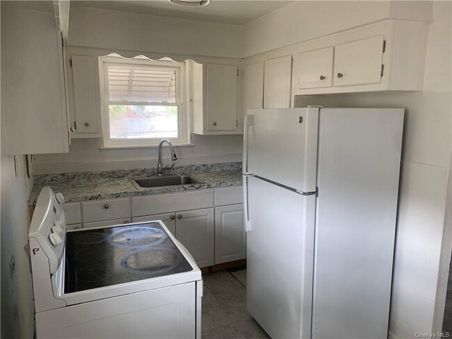 Building Photo - 347 Taylor Ave