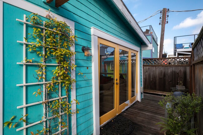 Building Photo - 2031 Fairview Ave E