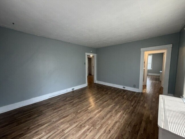 Building Photo - 256 Mabrick Ave