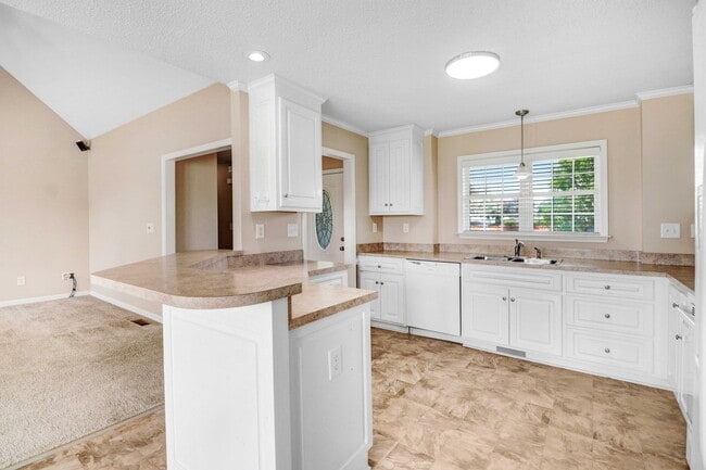 Building Photo - *DETACHED GARAGE/WORKSHOP!* Gorgeous home on HUGE acre lot in Princeton