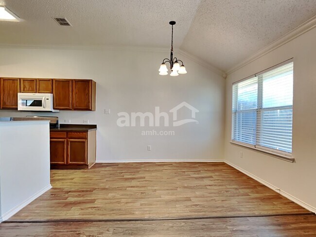 Building Photo - 1500 Westfield Ln