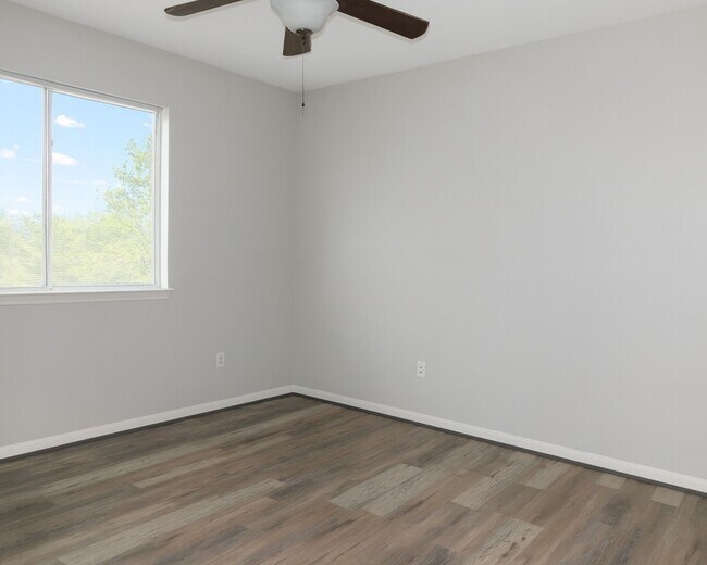 Building Photo - 29322 Fox River Dr