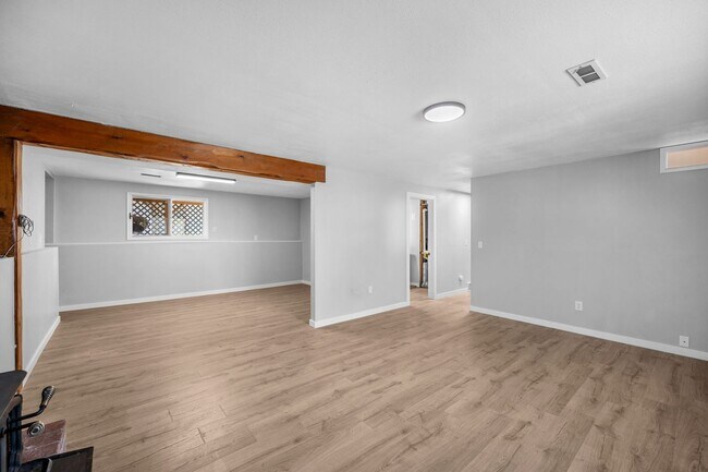 Building Photo - 111 S Ridgewood Dr