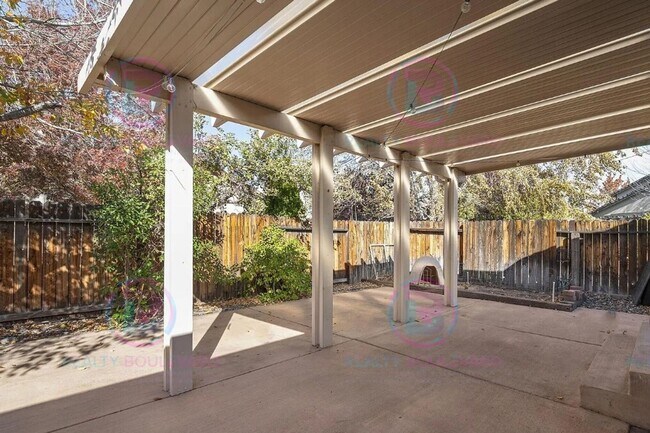Building Photo - 3059 Creekwood Dr