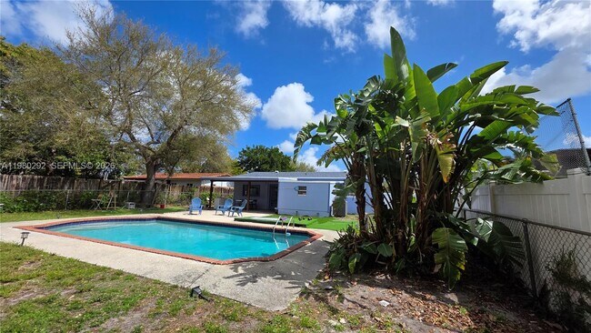 Building Photo - 2100 N 62nd Ave