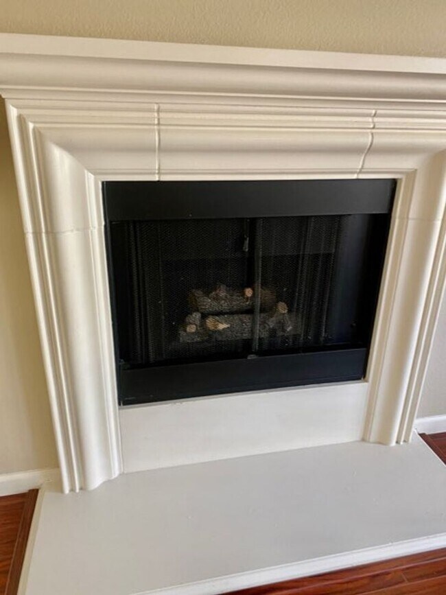 Building Photo - EXCEPTIONAL 4 BEDROOMS, 3 BATH, 3 CAR GARA...