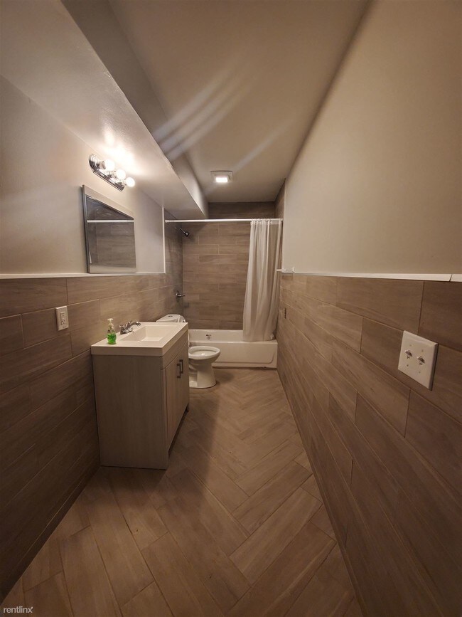 Building Photo - 1 br, 1 bath  - 141 Sheffield Ave 7A