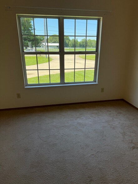 Building Photo - 111 Longacre Dr