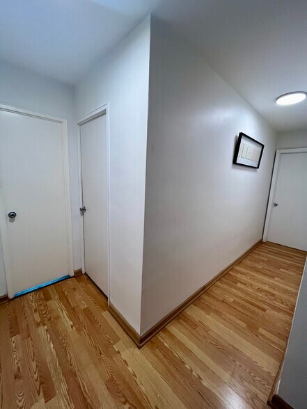 Building Photo - 30 Glenbrook Rd