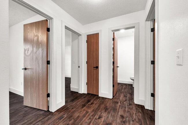 Building Photo - NIXA-5 Bed, 3 bath REMODELED Home | Walkout BASEMENT | Neighborhood Park | Fenced Yard | PETS Wel...