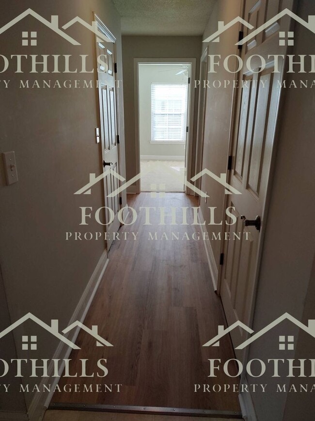 Building Photo - 213 Lookover Dr