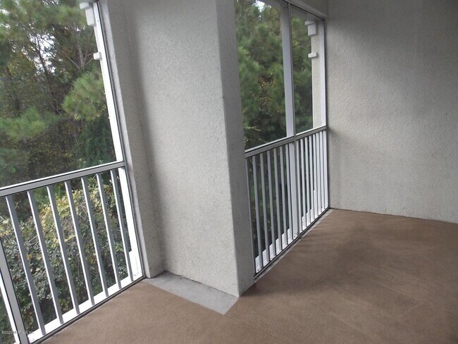 Building Photo - 1001 Monument Rd