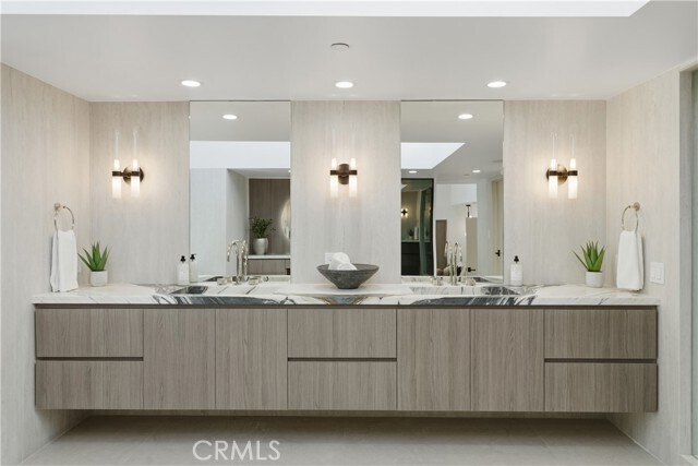 Building Photo - 2638 Zorada Dr