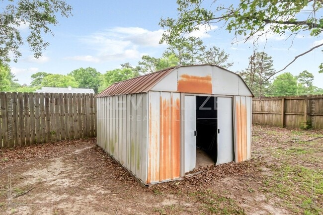 Building Photo - 9490 Cinder Dr