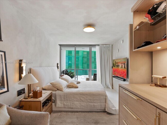 Building Photo - 9521 E Bay Harbor Dr