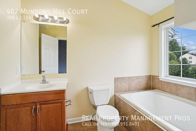 Building Photo - 402 Munsons Hill Ct