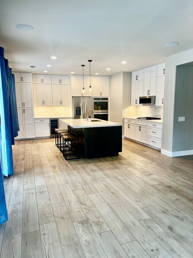 Building Photo - Murrieta Entertainer’s Dream Home for Lease!