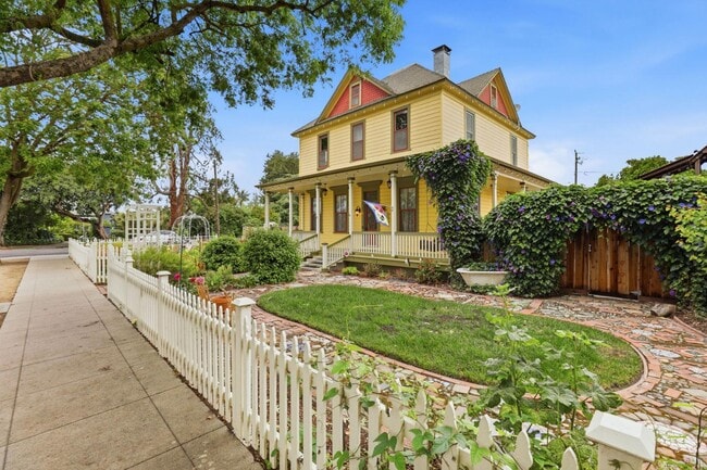 Building Photo - 482 South St