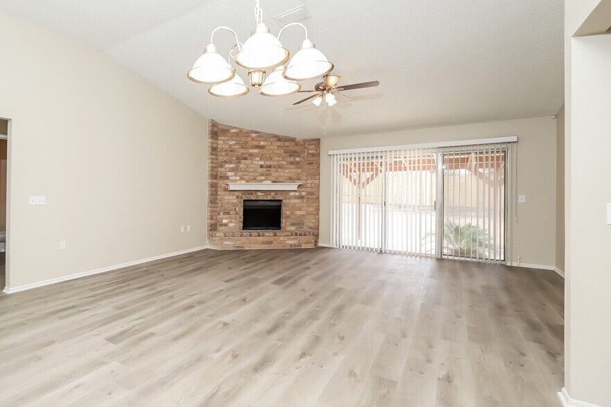 Building Photo - 16118 Rocky Creek