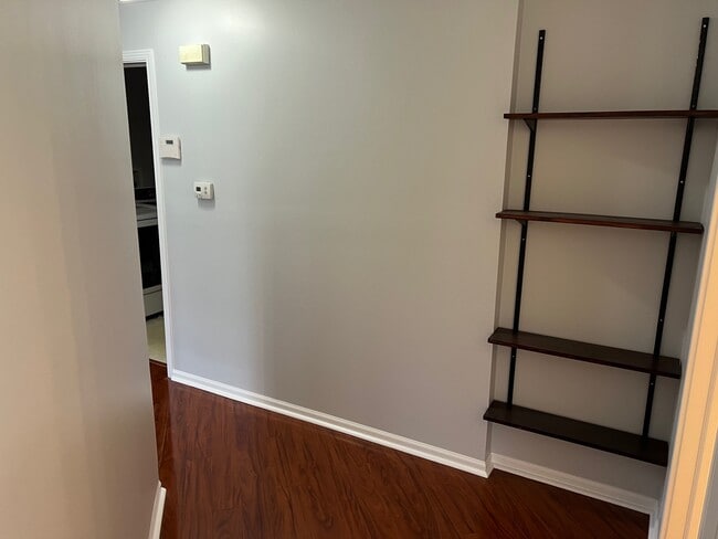 Building Photo - 1706 Fredericksburg Ln