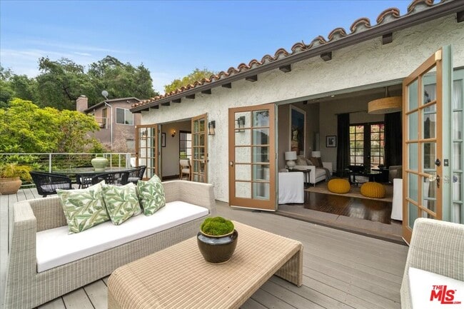 Building Photo - 3074 Lake Hollywood Dr
