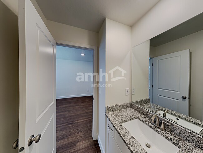 Building Photo - 2320 E Wild Horse Way