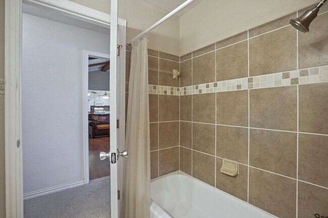 Building Photo - 205 Teeter Dr