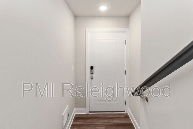 Building Photo - 1245 S Blount St