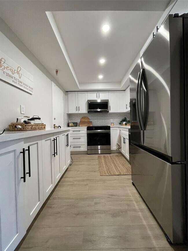 Building Photo - 400 Kings Point Dr