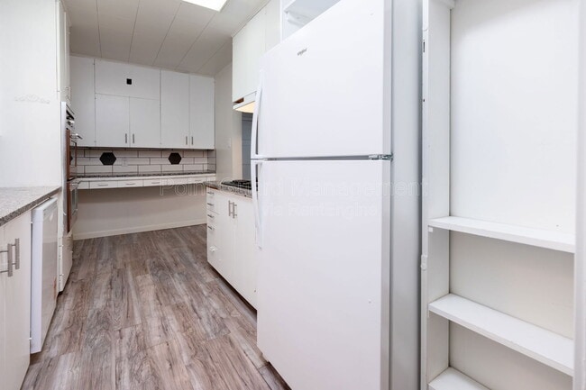 Building Photo - 619 N Glendale St