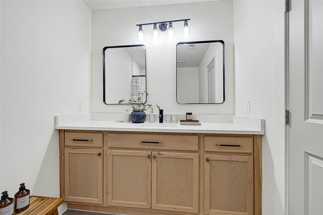 Building Photo - 1008 Danube St