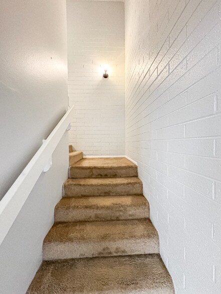 Building Photo - 6802 N 17th Ave