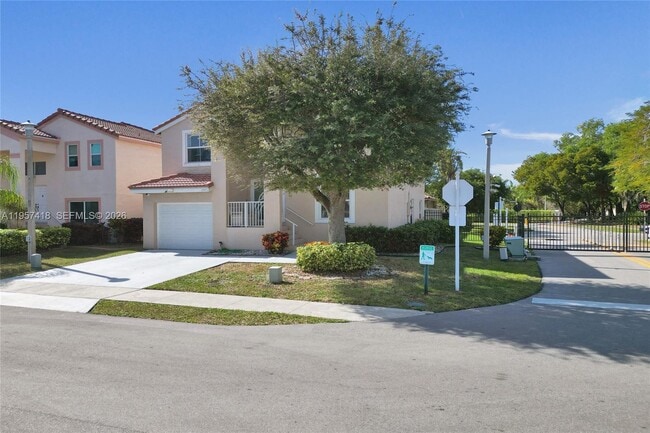 Building Photo - 2001 Barcelona Terrace