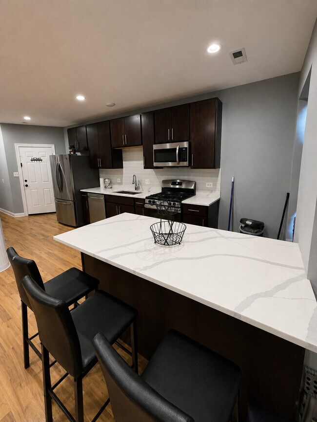 Building Photo - 1411 E 67th Pl