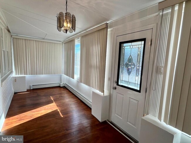 Primary Photo - 16 Eldridge Ave