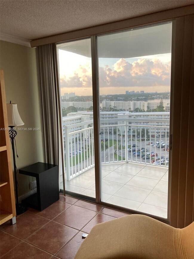 Building Photo - 18011 Biscayne Blvd