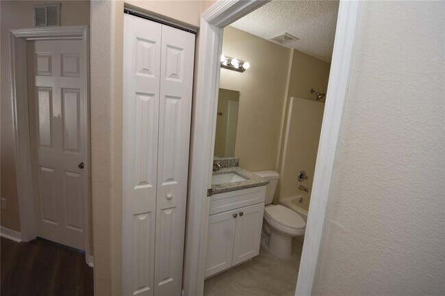 Building Photo - 6 Seckel Ct