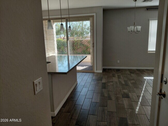 Building Photo - 715 N Sparrow Dr
