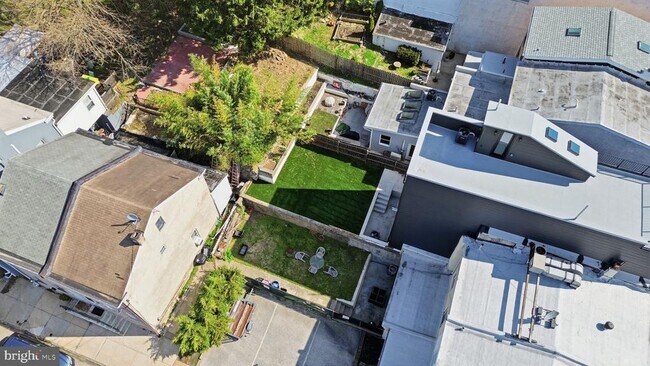 Building Photo - 222 Hermitage St