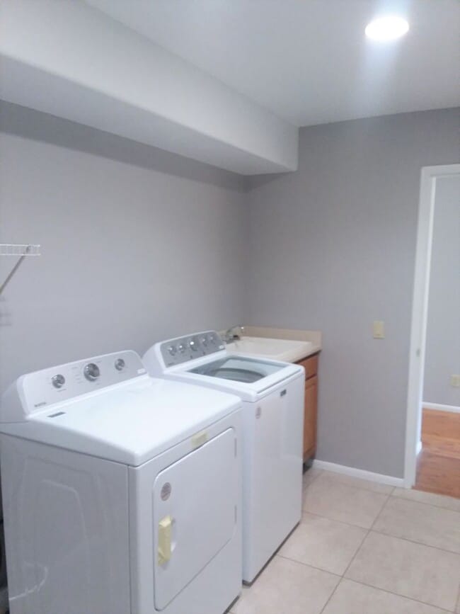 Building Photo - Paio, Nainoa