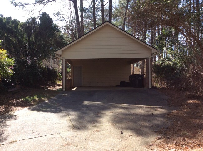 Building Photo - Updated Townhouse in Roswell/Alpharetta area