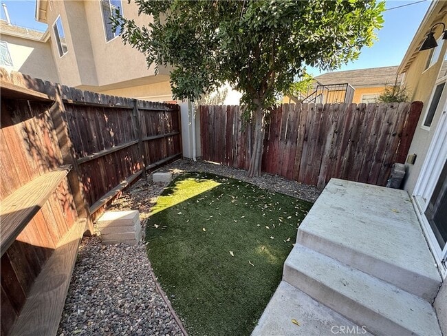 Building Photo - 2304 N Catalina St