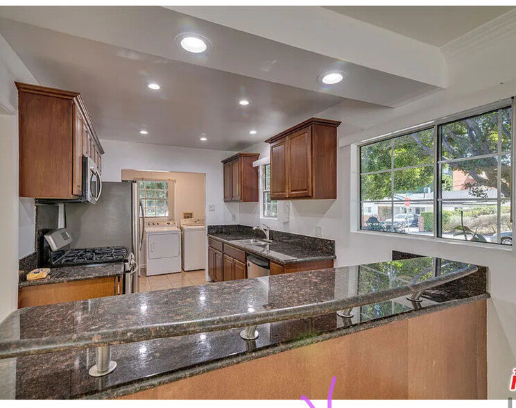 Building Photo - 4833 Alcove Ave