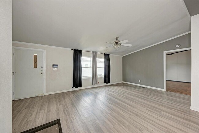 Building Photo - 120 Silver Peak Dr