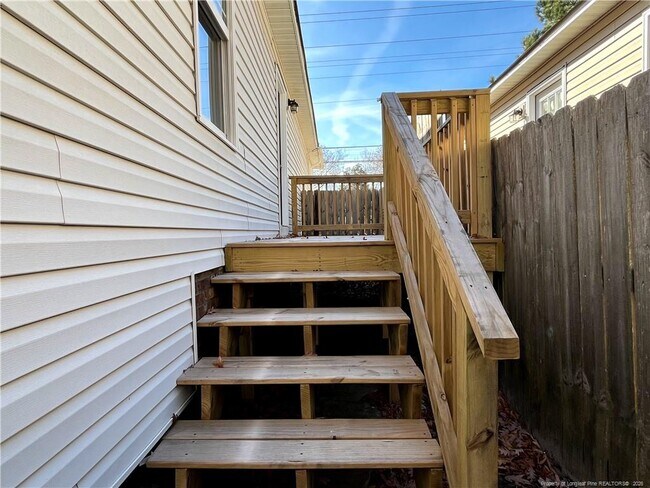 Building Photo - 323 Tokay Dr